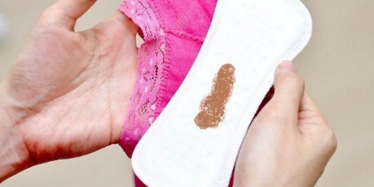 Khi thấy xuất hiện khí hư màu nâu thì cần phải theo dõi sức khỏe