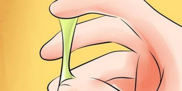 Khí hư màu vàng thường sẽ đặc quánh và độ kết dính nhiều hơn