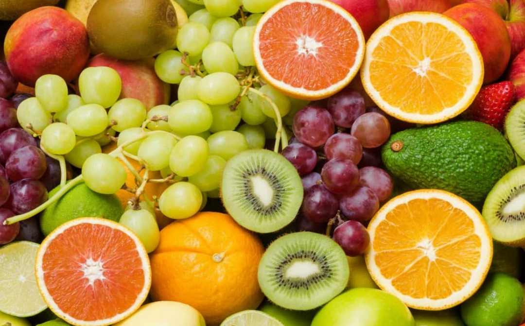 Các loại hoa quả, rau tươi rất tốt cho người mới cắt bao quy đầu